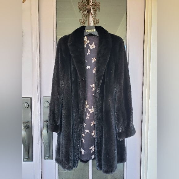 Genuine Black Canadian Mink Coat, Size 10/12, lovingly used - Picture 16 of 16